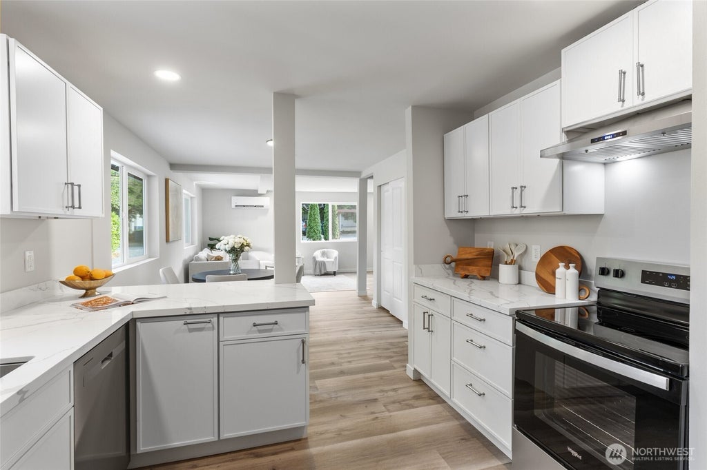 Photo of 2531 Monroe Avenue, Everett, WA 98203 (MLS # 2568875)