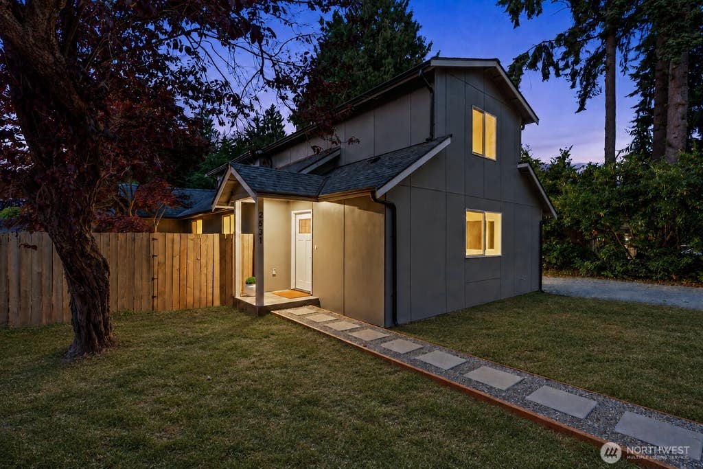 Photo of 2531 Monroe Avenue, Everett, WA 98203 (MLS # 2568875)