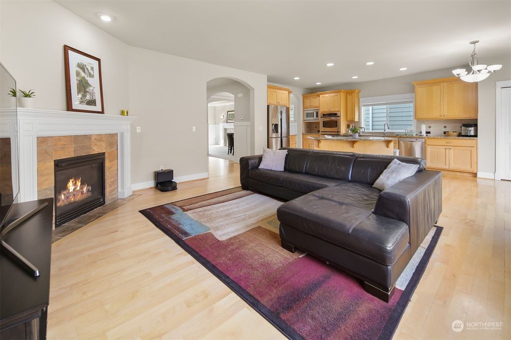 Photo of 8632 138th Place SE, Newcastle, WA 98059 (MLS # 2218948)