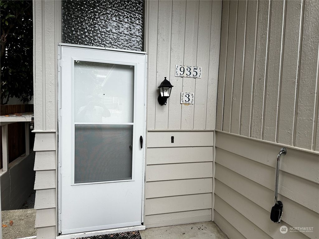 Photo of 935 1st Street S #3, Kirkland, WA 98033 (MLS # 2136382)