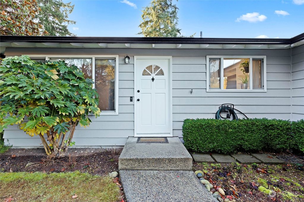 Photo of 10617 Beardslee Place, Bothell, WA 98011 (MLS # 2024755)