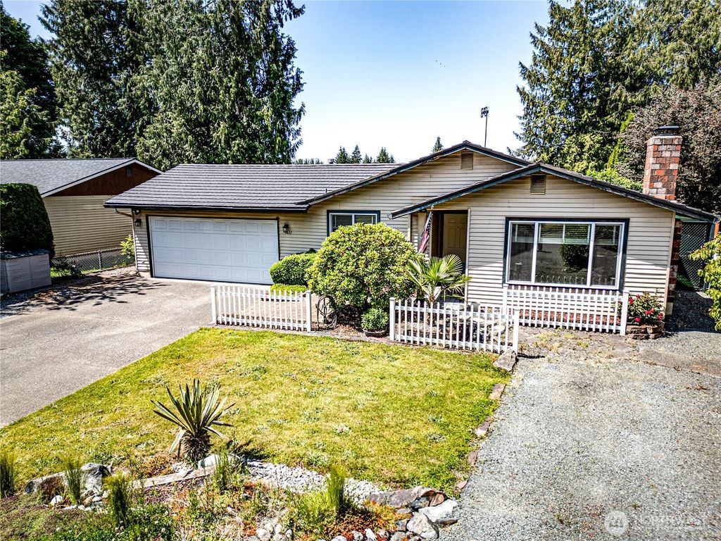 Photo of 5611 128th Place SE, Everett, WA 98208 (MLS # 2387502)