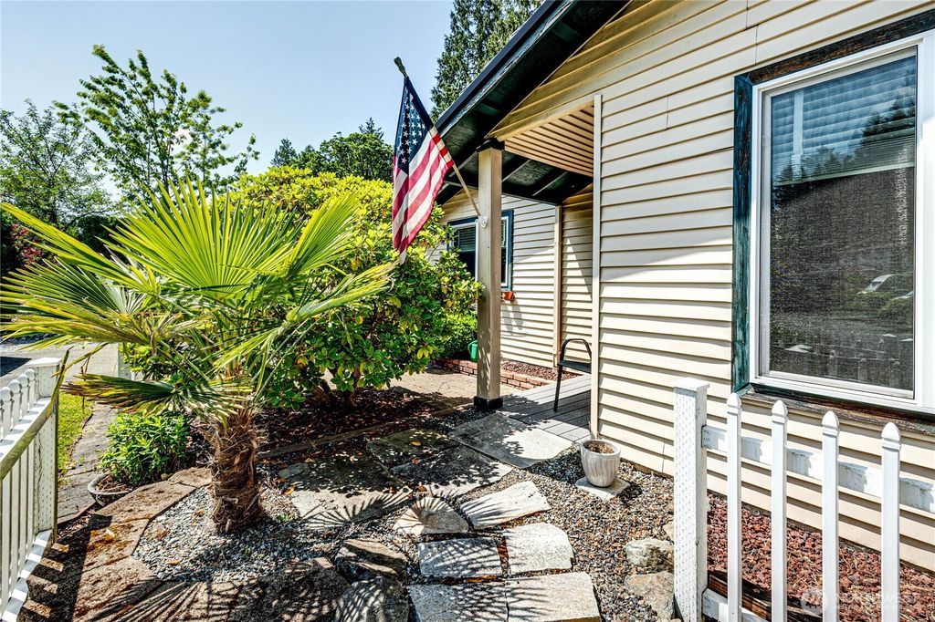 Photo of 5611 128th Place SE, Everett, WA 98208 (MLS # 2387502)
