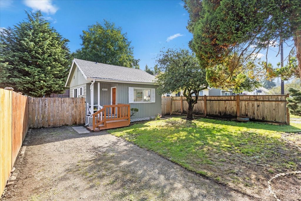 Photo of 4117 Grand Avenue, Everett, WA 98203 (MLS # 2196079)