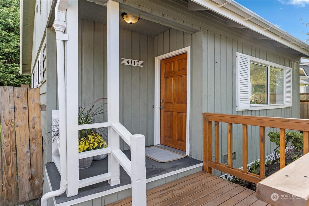Photo of 4117 Grand Avenue, Everett, WA 98203 (MLS # 2196079)