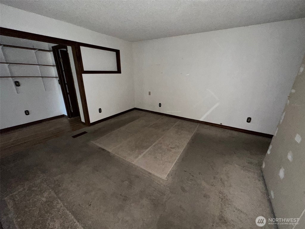 Photo of 34 E Glass Avenue, Spokane, WA 99207 (MLS # 2575927)