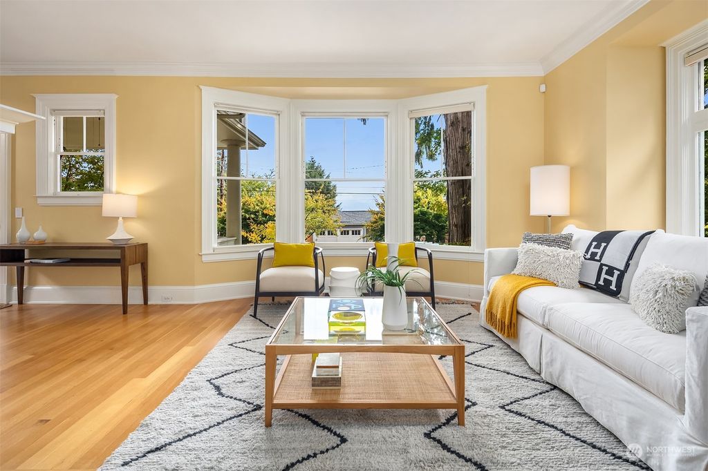 Photo of 811 35th Avenue, Seattle, WA 98122 (MLS # 2166937)