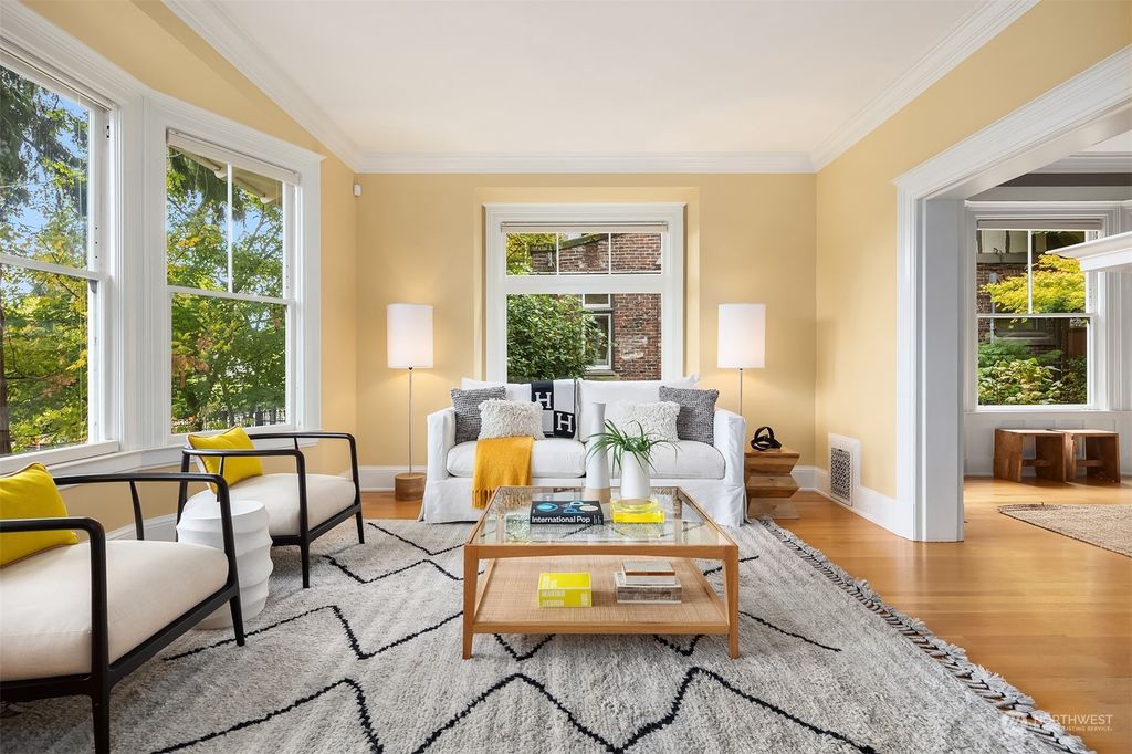 Photo of 811 35th Avenue, Seattle, WA 98122 (MLS # 2166937)