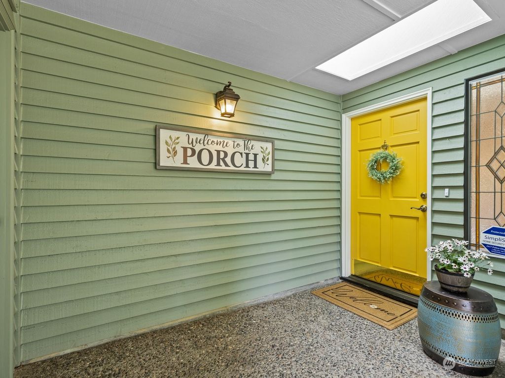 Photo of 18220 94th Avenue NE, Bothell, WA 98011 (MLS # 2218057)