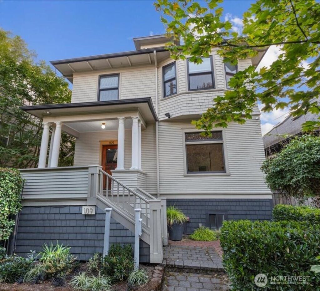 Photo of 109 11th Avenue E, Seattle, WA 98102 (MLS # 2423772)