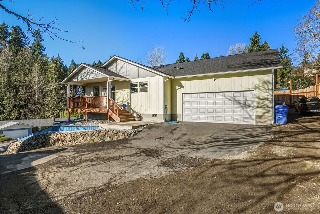 Photo of 800 N 23rd Ave, Kelso, WA 98626 (MLS # 2471357)