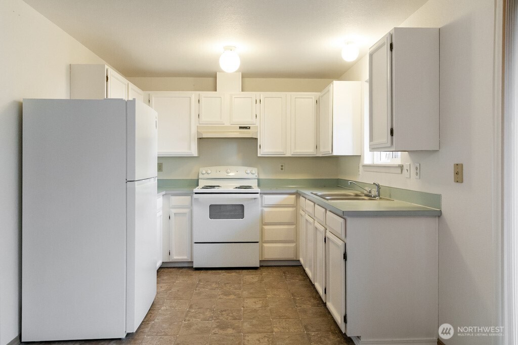 111 NE Santa Maria Lane