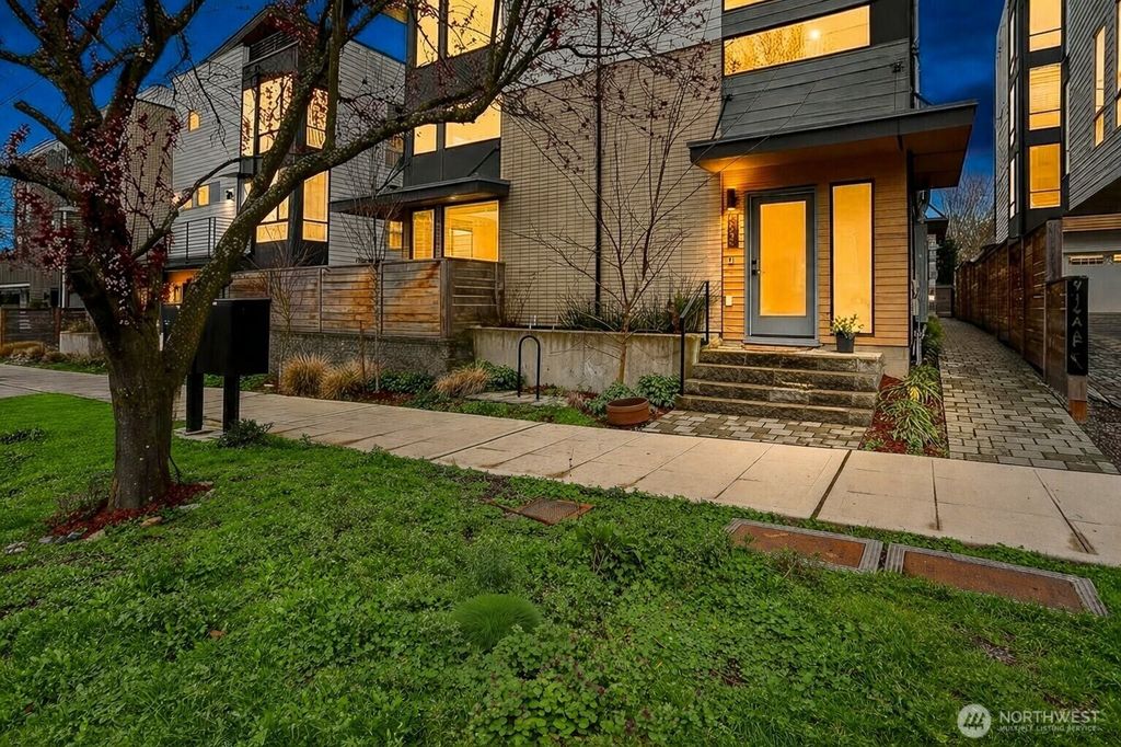 Photo of 916 NW 56th Street #G, Seattle, WA 98107 (MLS # 2493878)