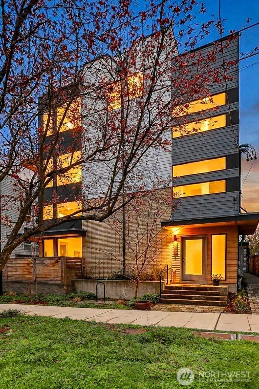 Photo of 916 NW 56th Street #G, Seattle, WA 98107 (MLS # 2493878)