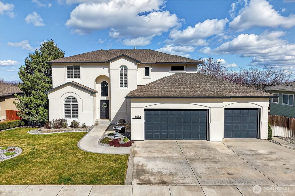 Photo of 1614 W 51st Avenue, Kennewick, WA 99338 (MLS # 2498873)