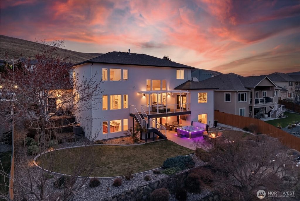 Photo of 1614 W 51st Avenue, Kennewick, WA 99338 (MLS # 2498873)