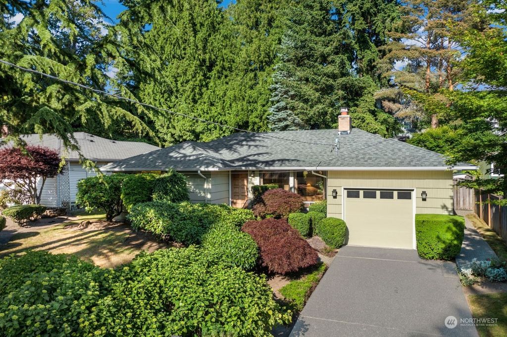 Photo of 11532 36th Avenue NE, Seattle, WA 98125 (MLS # 2125371)