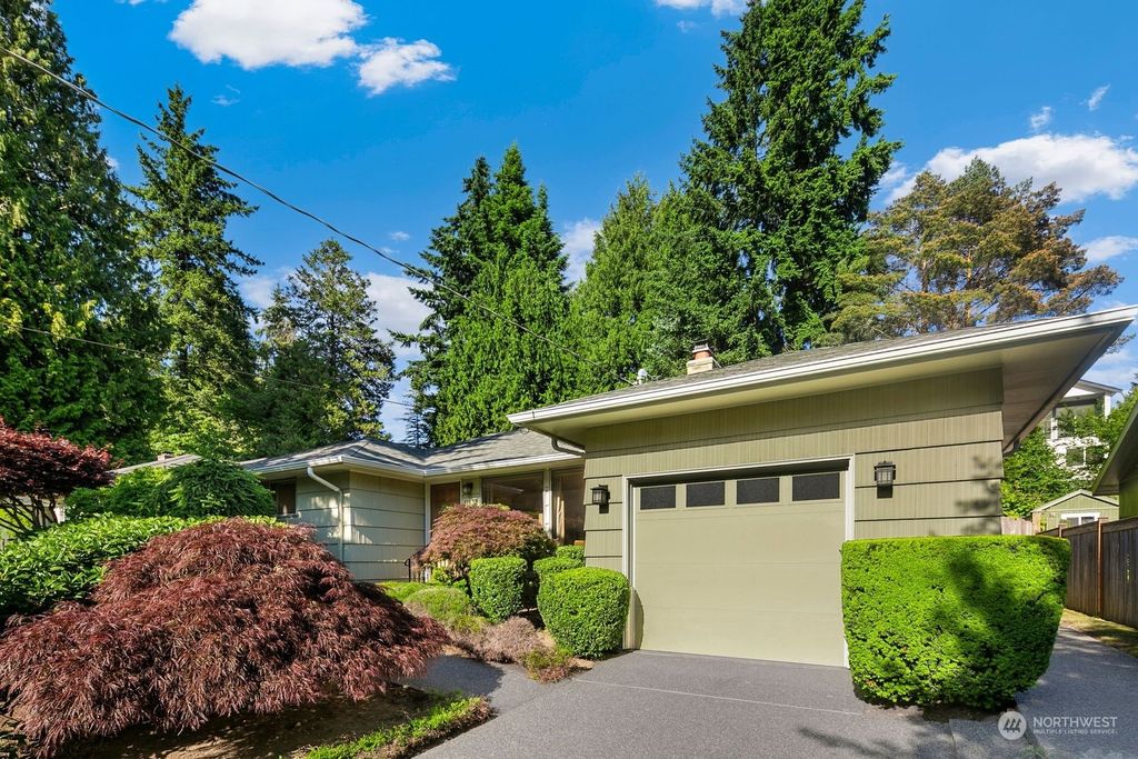 Photo of 11532 36th Avenue NE, Seattle, WA 98125 (MLS # 2125371)