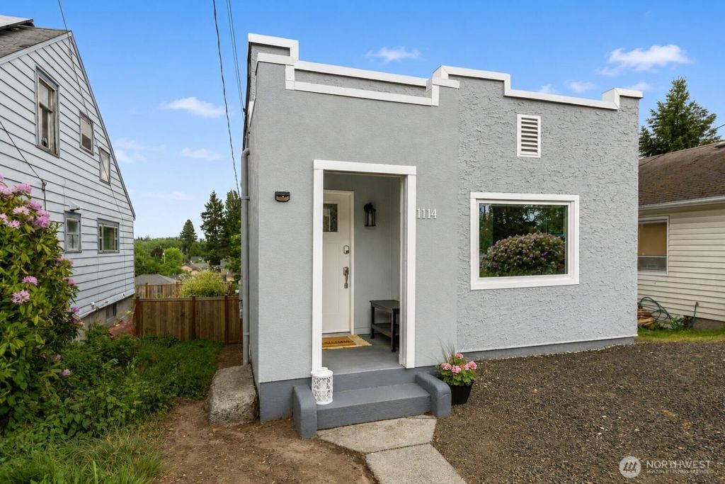 Photo of 1114 Marguerite Avenue, Bremerton, WA 98337 (MLS # 2524229)