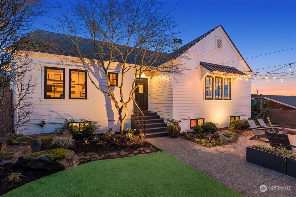 Photo of 854 Maple Street, Edmonds, WA 98020 (MLS # 2065767)