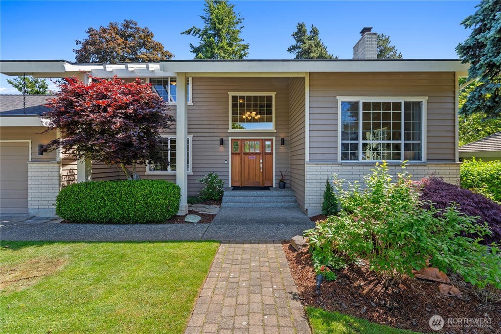 Photo of 19218 91st Avenue NE, Bothell, WA 98011 (MLS # 2543370)