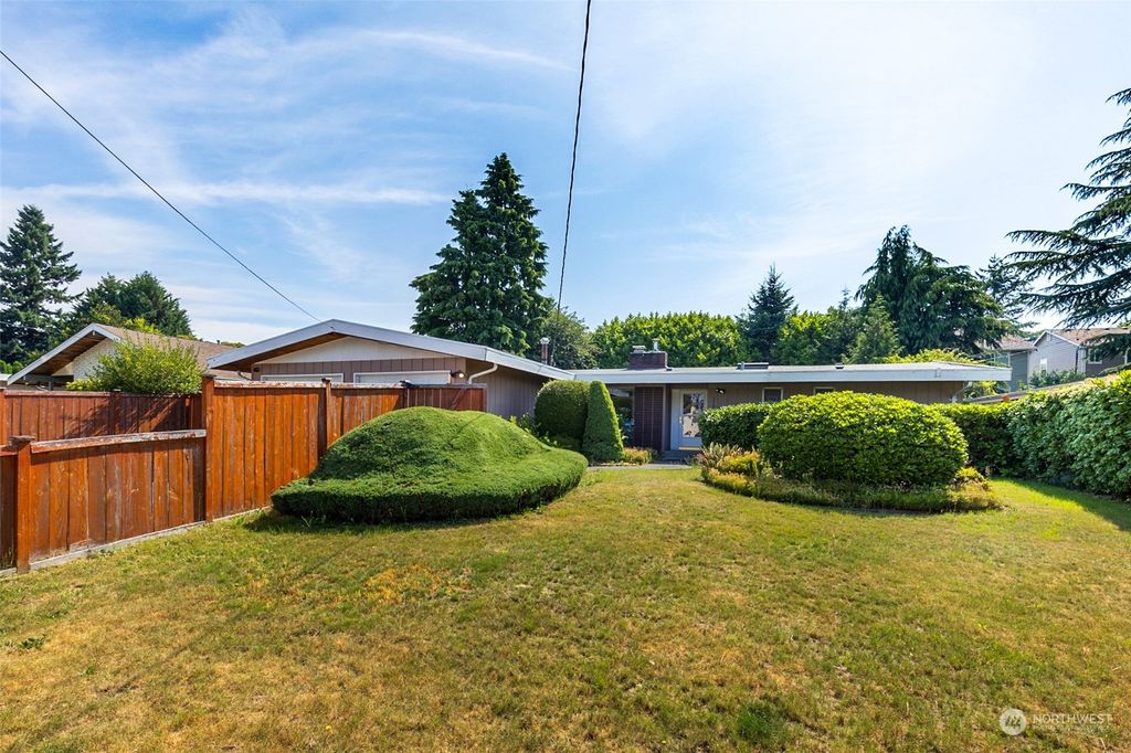 Photo of 17644 110th Avenue SE, Renton, WA 98055 (MLS # 2134417)
