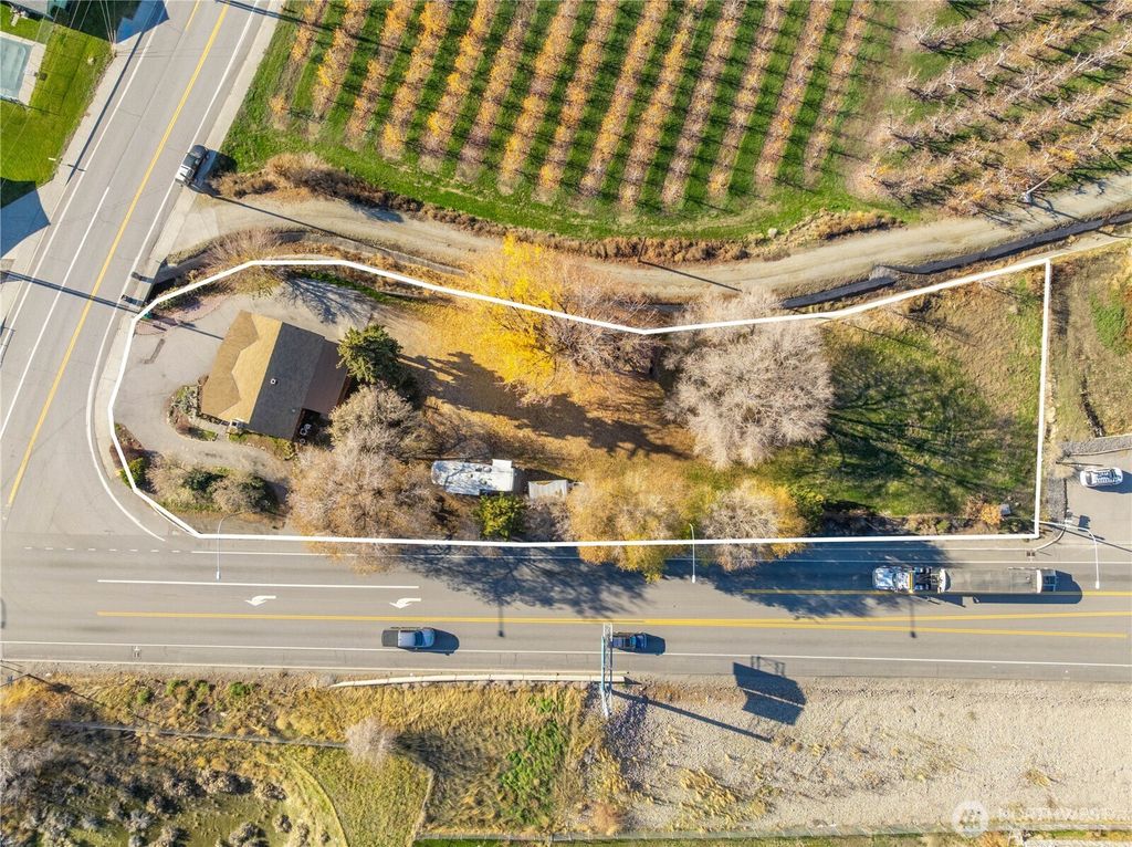 Photo of 5 35th Street NW, East Wenatchee, WA 98802 (MLS # 2461276)