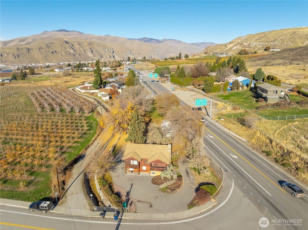 Photo of 5 35th Street NW, East Wenatchee, WA 98802 (MLS # 2461276)