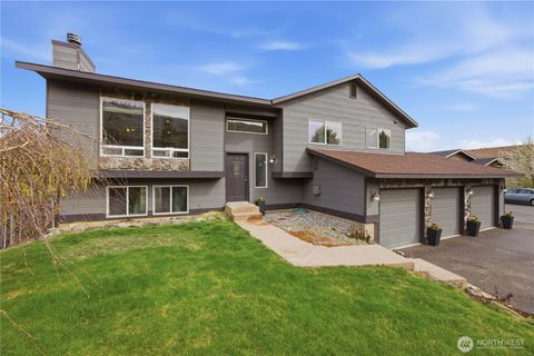 Photo of 109 Nelmida Lane Ln, Chelan, WA 98816 (MLS # 2502239)