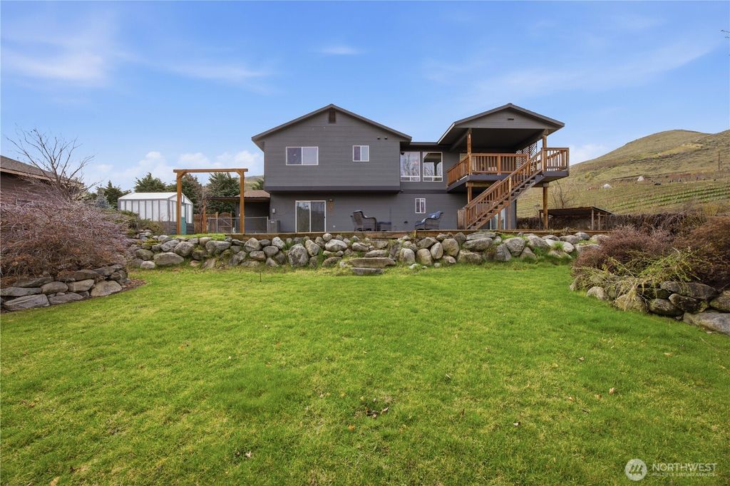 Photo of 109 Nelmida Lane Ln, Chelan, WA 98816 (MLS # 2502239)