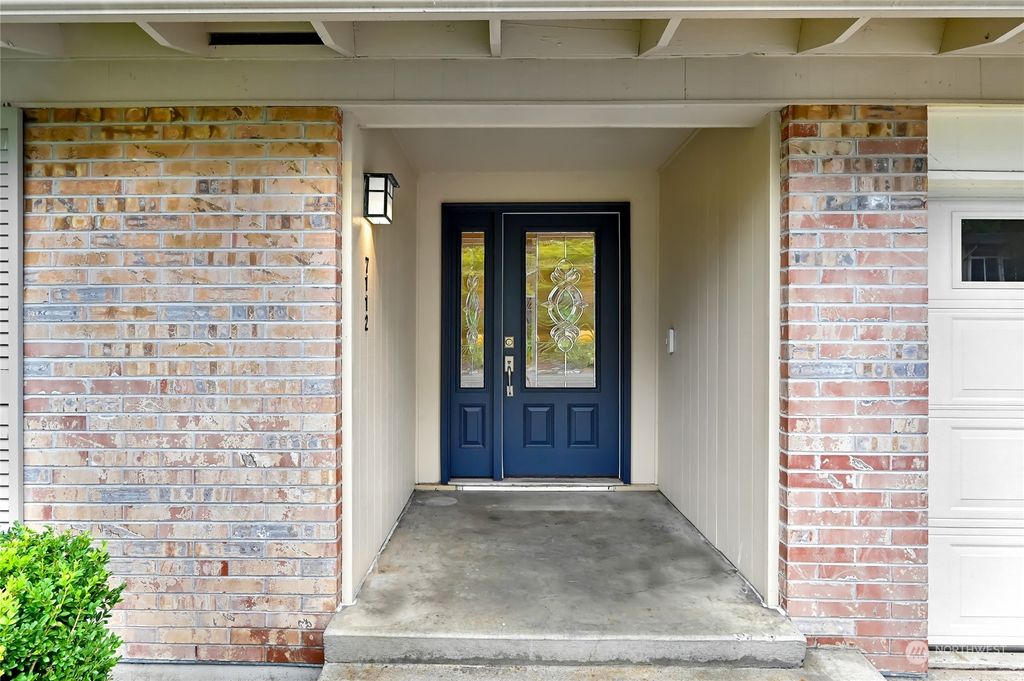 Photo of 7112 137th Avenue NE, Redmond, WA 98052 (MLS # 2155248)