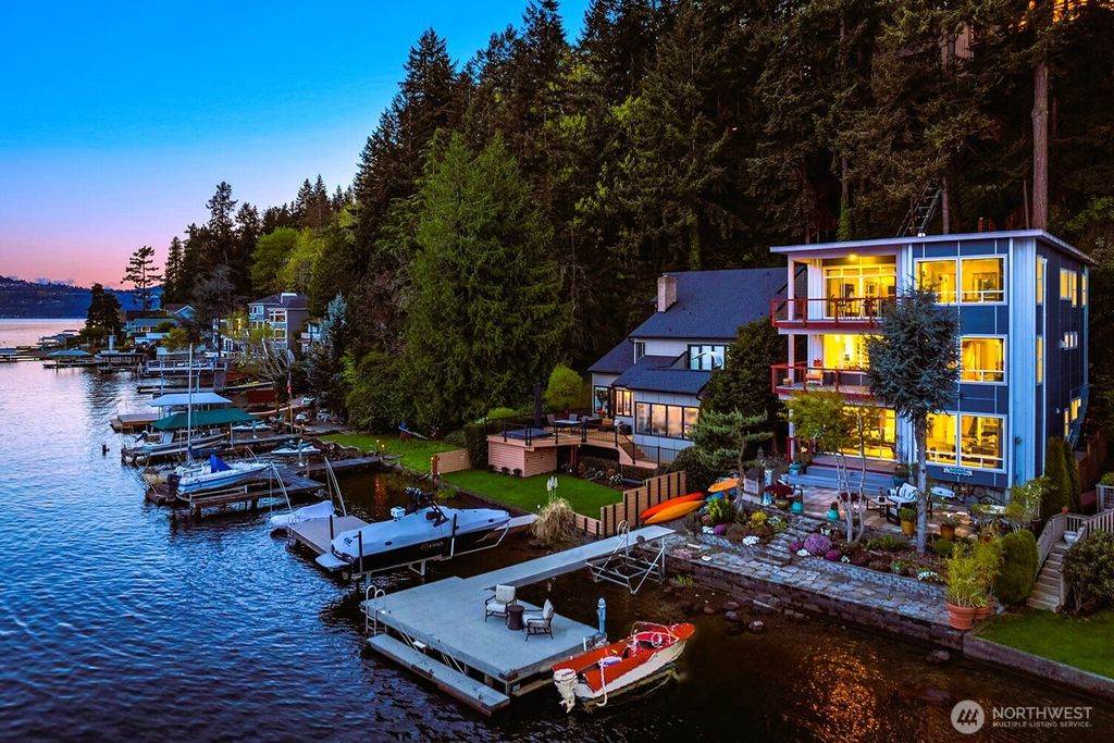 Photo of 2006 W Lake Sammamish Parkway NE, Redmond, WA 98052 (MLS # 2513289)