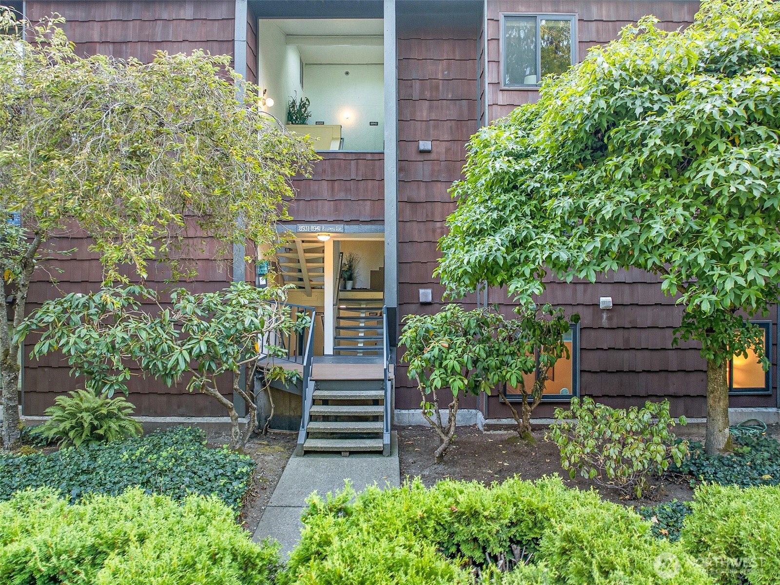 8937 Ravenna Avenue NE