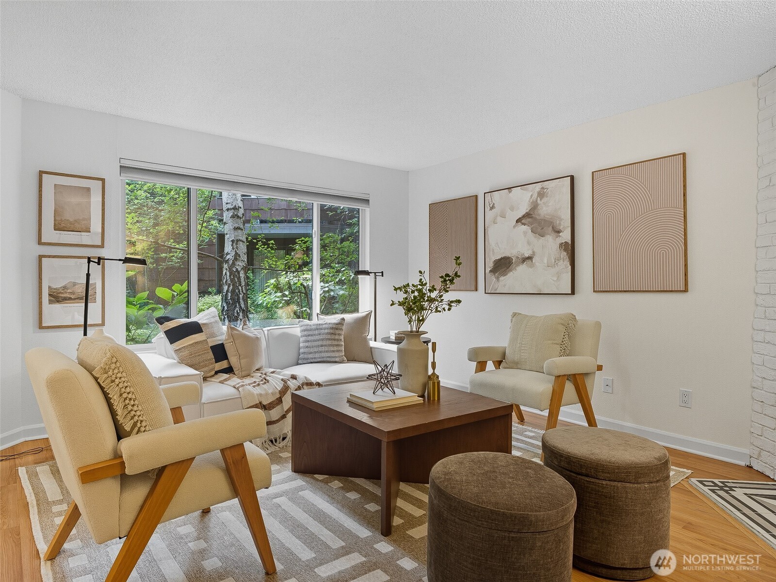 8937 Ravenna Avenue NE