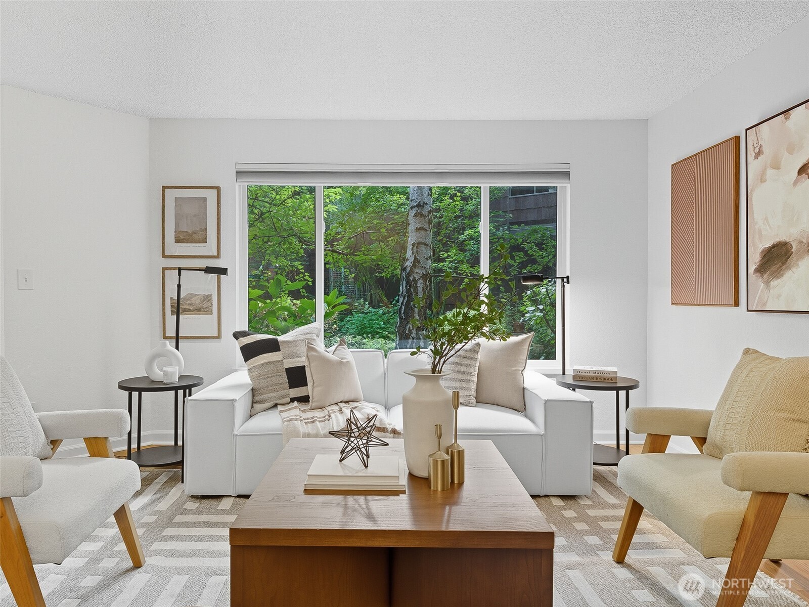 8937 Ravenna Avenue NE