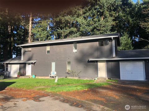 Photo of 2409 2411 26th Avenue SE, Puyallup, WA 98374 (MLS # 2452347)