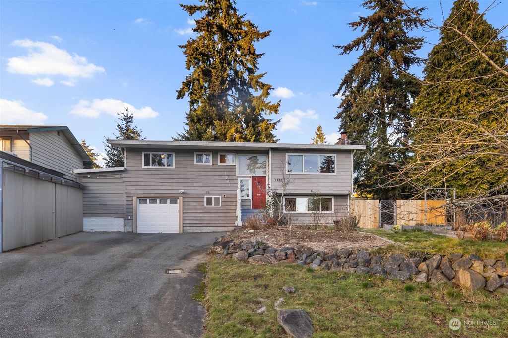 Photo of 1831 SW 201st Place SW, Lynnwood, WA 98036 (MLS # 2325638)