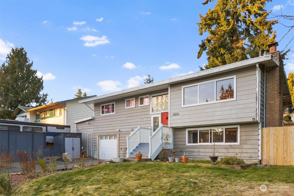 Photo of 1831 SW 201st Place SW, Lynnwood, WA 98036 (MLS # 2325638)