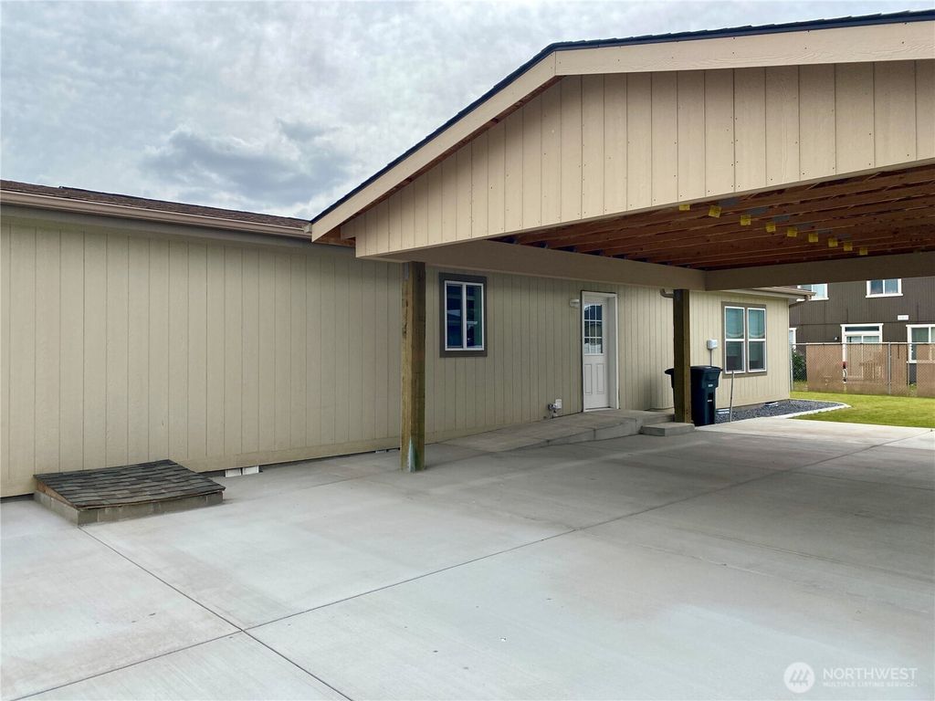 Photo of 1701 E Burr Avenue Ct #51, Moses Lake, WA 98837 (MLS # 2523685)