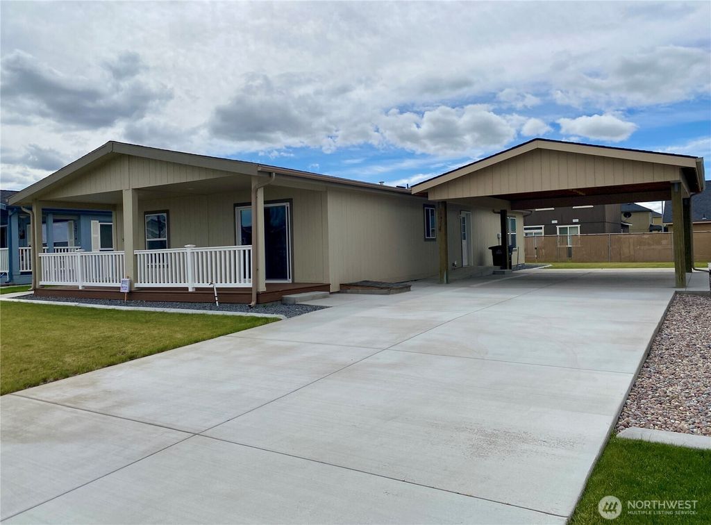 Photo of 1701 E Burr Avenue Ct #51, Moses Lake, WA 98837 (MLS # 2523685)