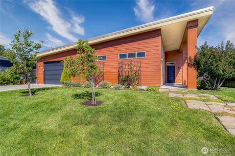 Photo of 2111 Paramount Street, Walla Walla, WA 99362 (MLS # 2525924)