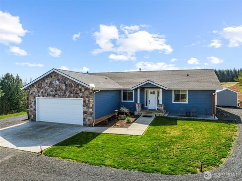 Photo of 311 Olequa Heights Road, Castle Rock, WA 98611 (MLS # 2482249)