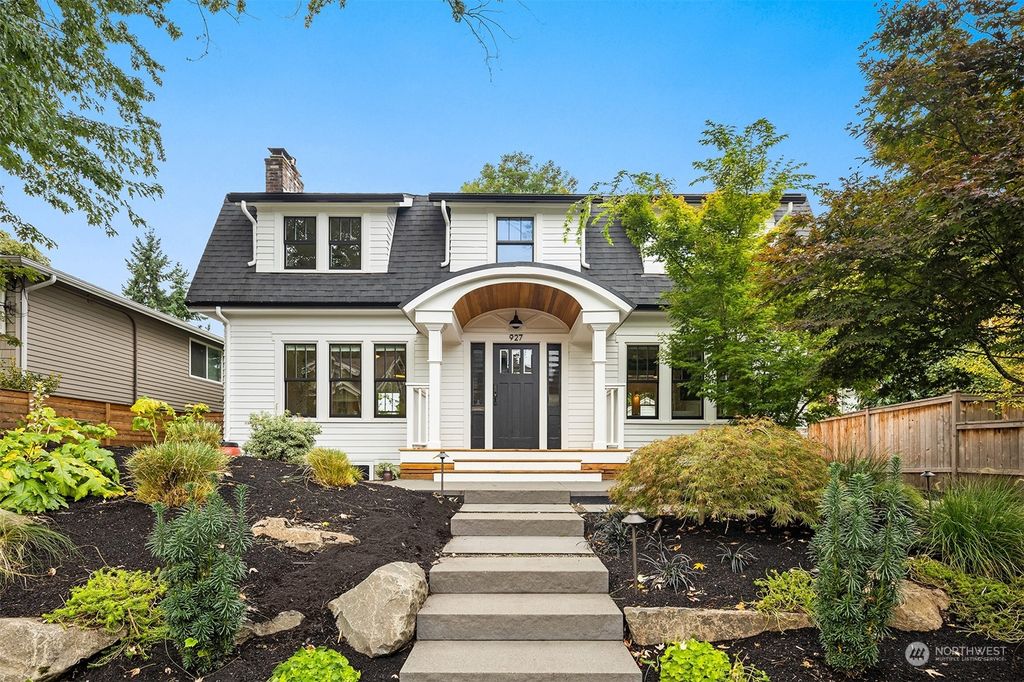 Photo of 927 32nd Avenue, Seattle, WA 98122 (MLS # 2159789)