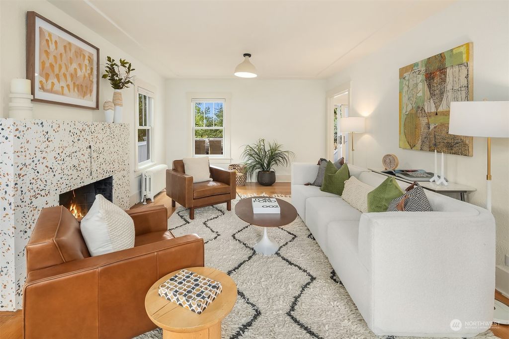 Photo of 927 32nd Avenue, Seattle, WA 98122 (MLS # 2159789)