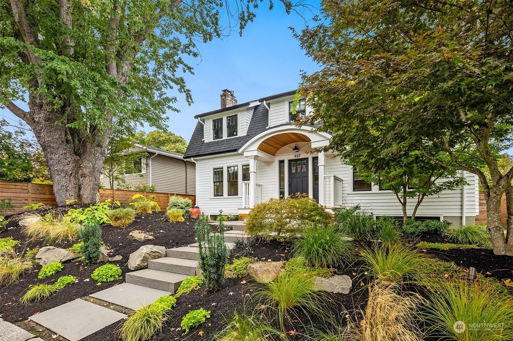 Photo of 927 32nd Avenue, Seattle, WA 98122 (MLS # 2159789)