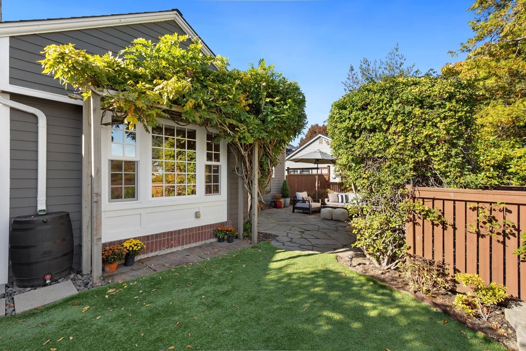 Photo of 2575 5th Avenue W, Seattle, WA 98119 (MLS # 2596168)