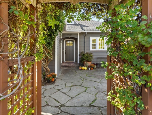 2575 5TH AVE W, SEATTLE, WA 98119 - Image 22cd55a1e520c068ff1f01187639b4f8/3968992965
