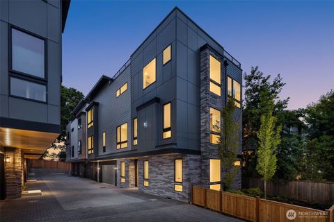 Photo of 13318 132nd Avenue NE, Kirkland, WA 98034 (MLS # 2437319)