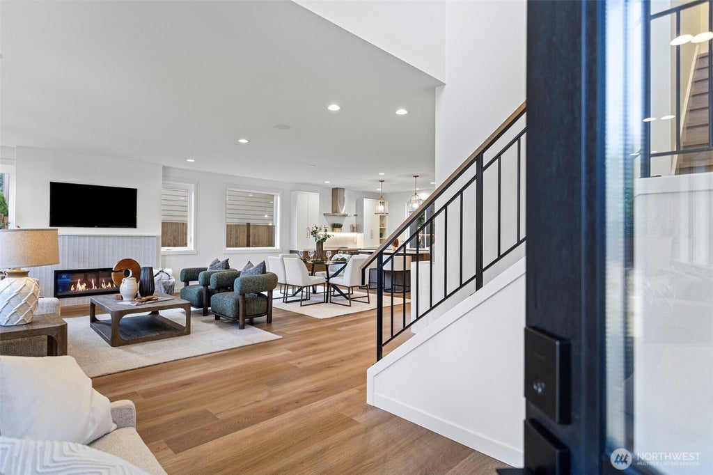 Photo of 12847 NE 112th Street, Kirkland, WA 98033 (MLS # 2585575)