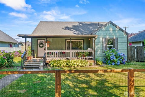 Photo of 561 18th Avenue, Longview, WA 98632 (MLS # 2554355)